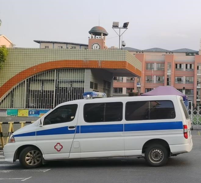 大厂救护车出租护送骨折病人一公里多少钱